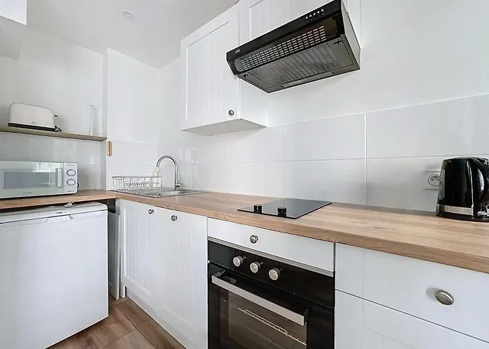 Proche Gare, Balcon * Cannes